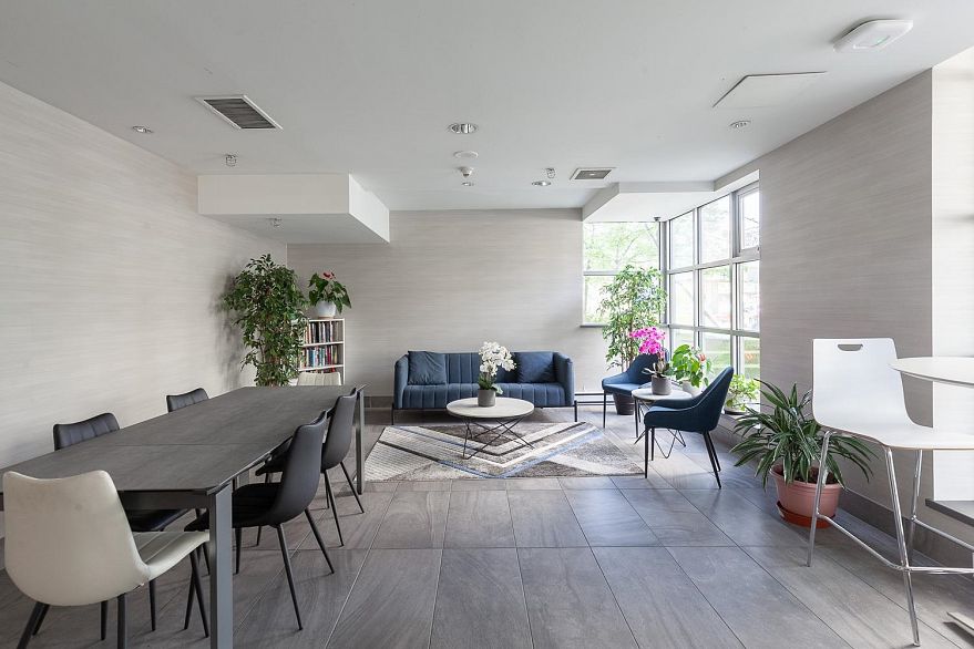 1305 120 Milross Avenue