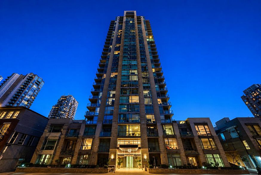 1805 928 Richards Street