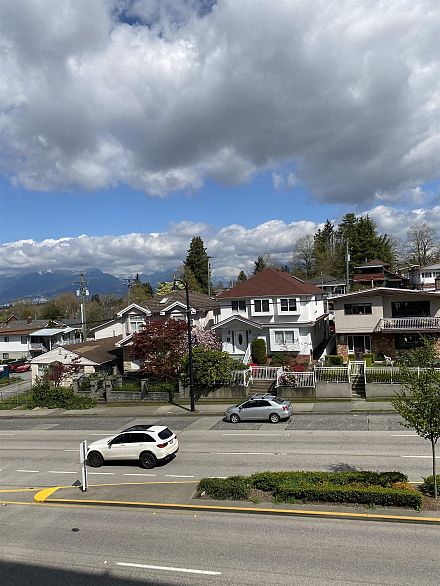 211 4818 Eldorado Mews