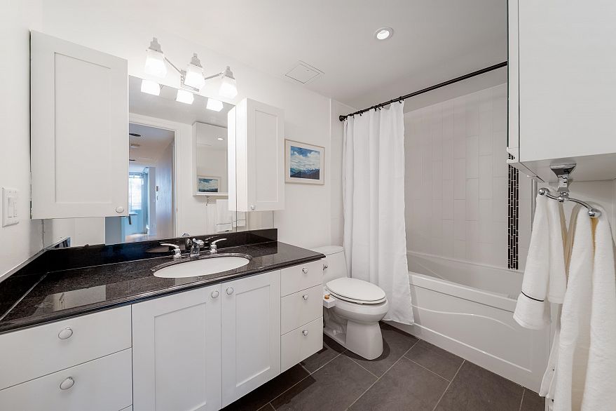 401 1406 Harwood Street