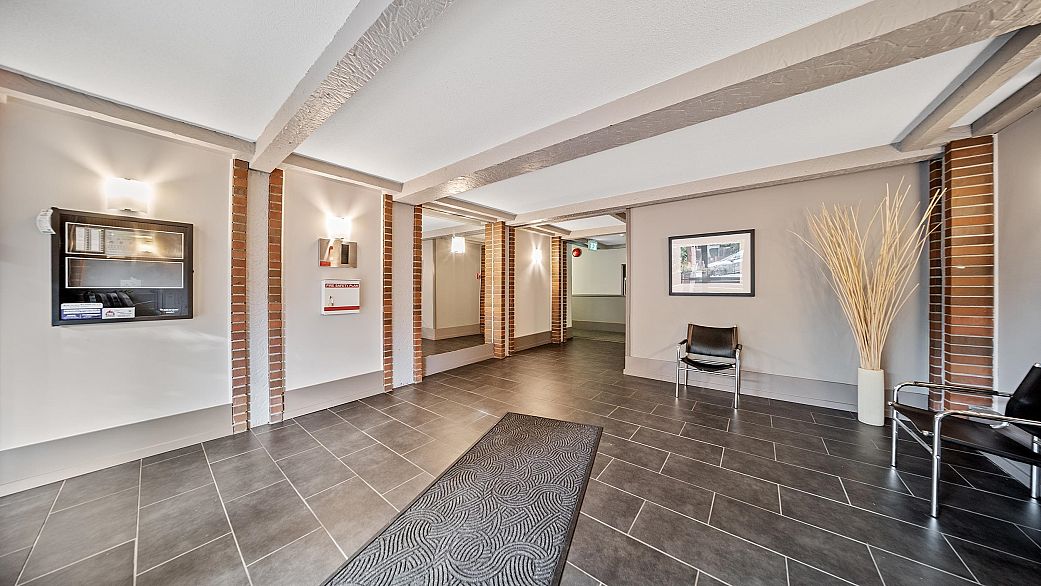 229 2033 Triumph Street