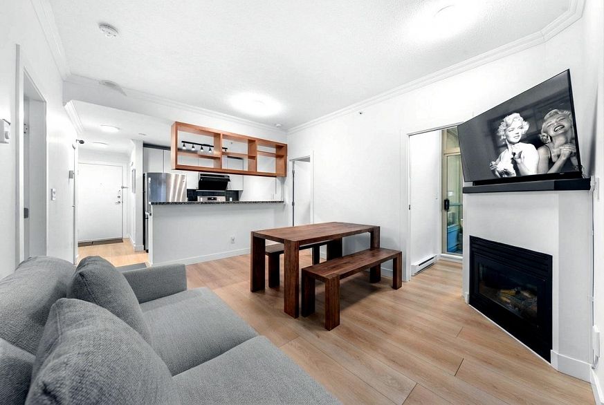 1805 928 Richards Street