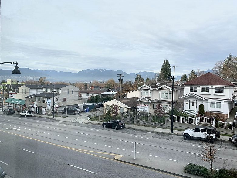 211 4818 Eldorado Mews