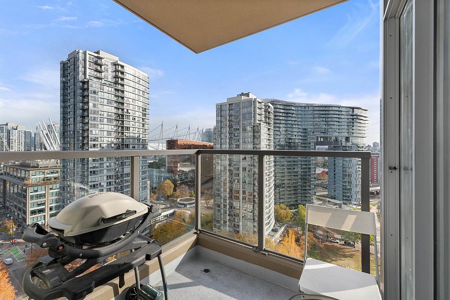 1902 989 Beatty Street