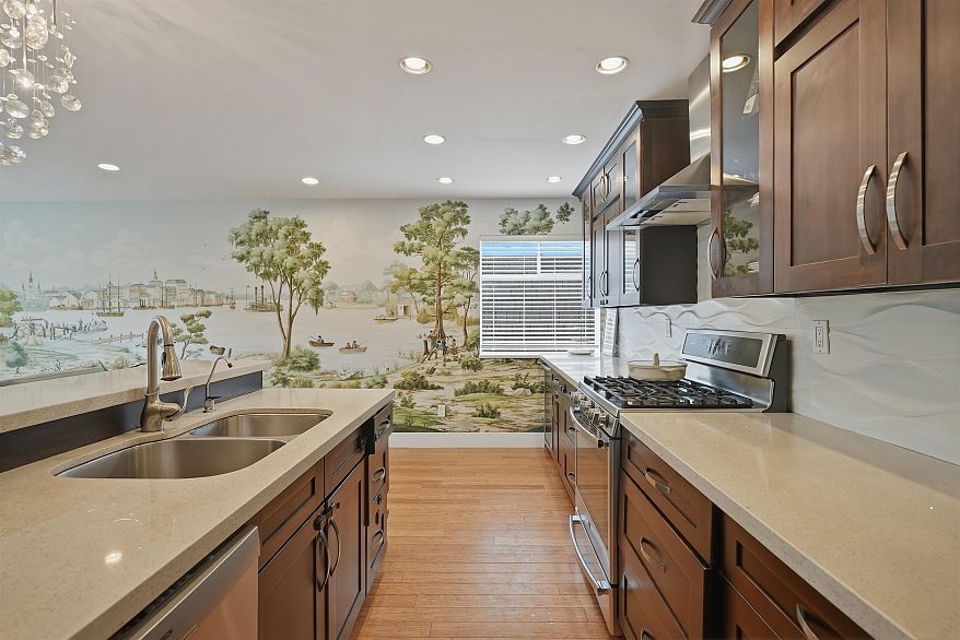 2015 Creelman Avenue