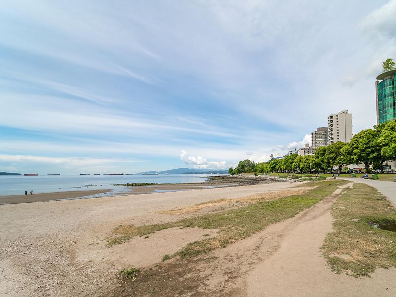 401 1406 Harwood Street