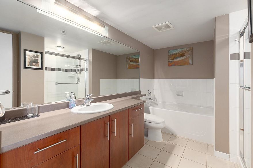 1305 120 Milross Avenue