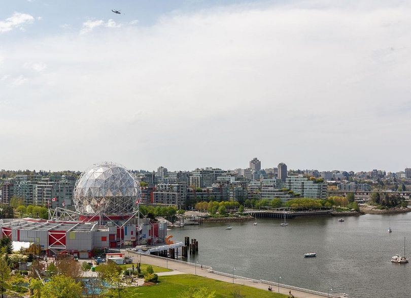 1305 120 Milross Avenue