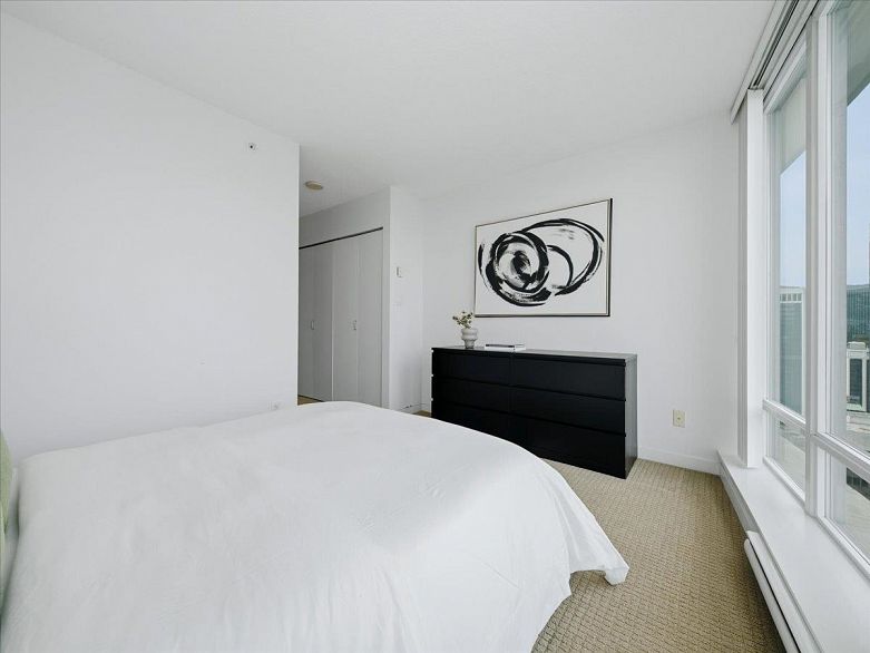 2807 610 Granville Street