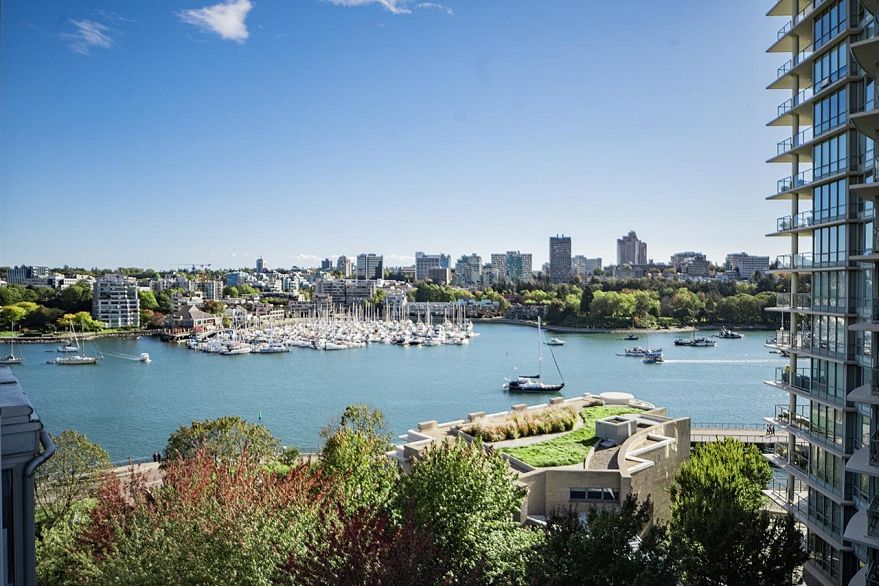 PH1003 1288 Marinaside Crescent