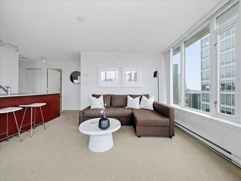 2807 610 Granville Street