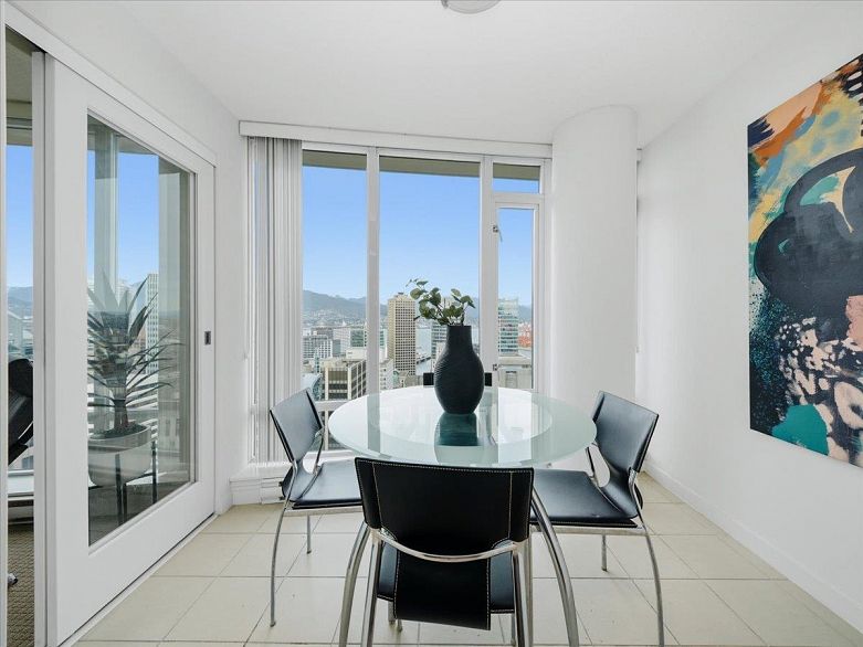 2807 610 Granville Street