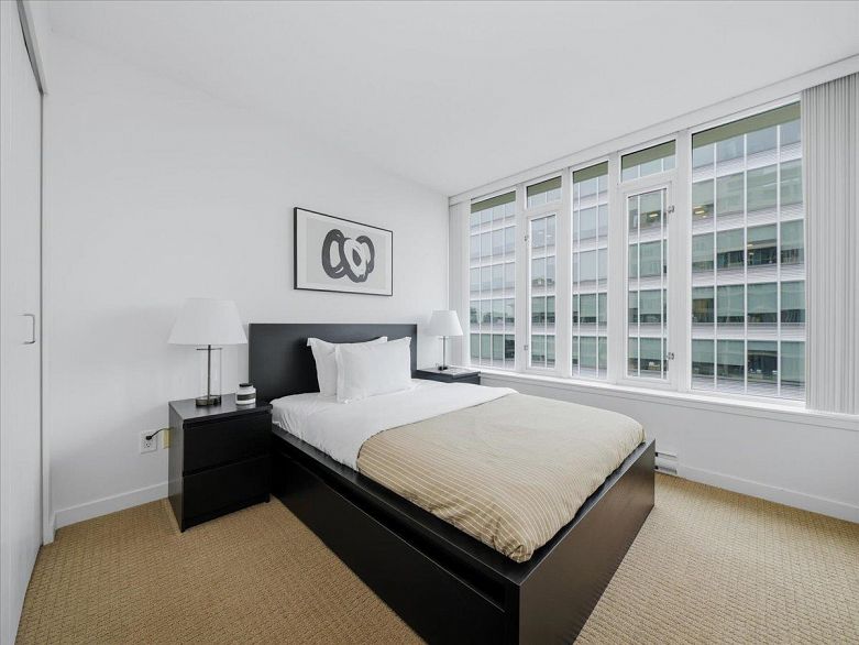 2807 610 Granville Street