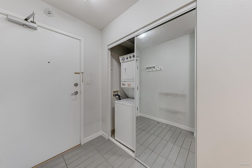 2111 788 Hamilton Street