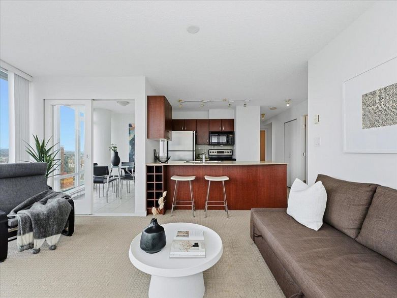 2807 610 Granville Street