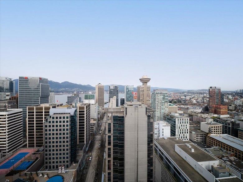 2807 610 Granville Street