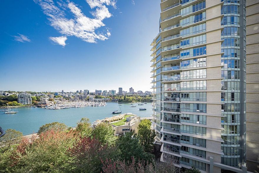 PH1003 1288 Marinaside Crescent