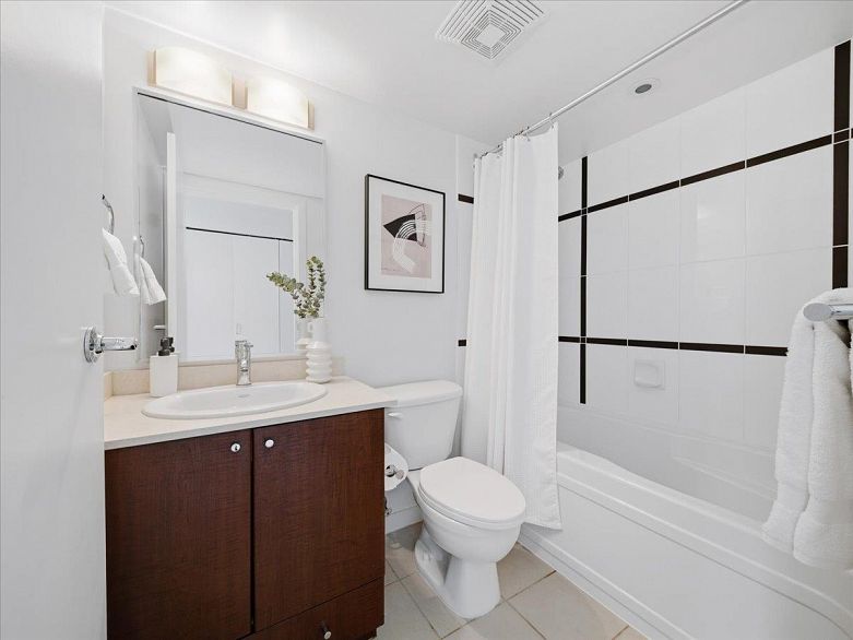 2807 610 Granville Street