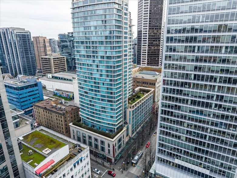 2807 610 Granville Street