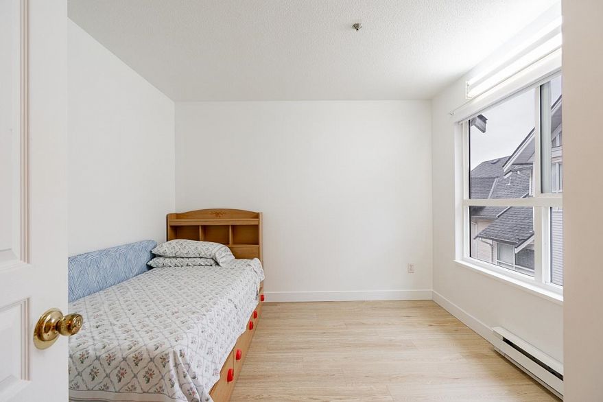 74 2733 E Kent Avenue North