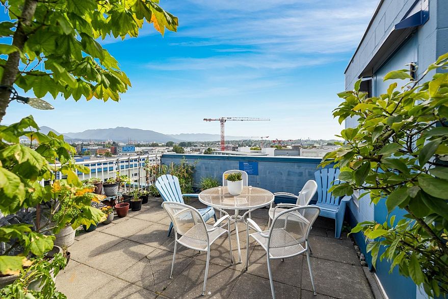 405 228 E 4th Avenue