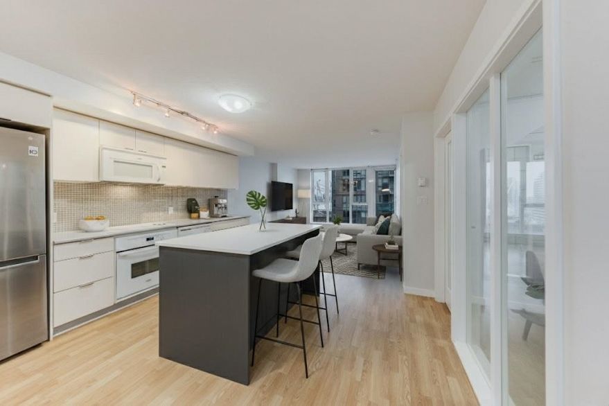 2111 788 Hamilton Street