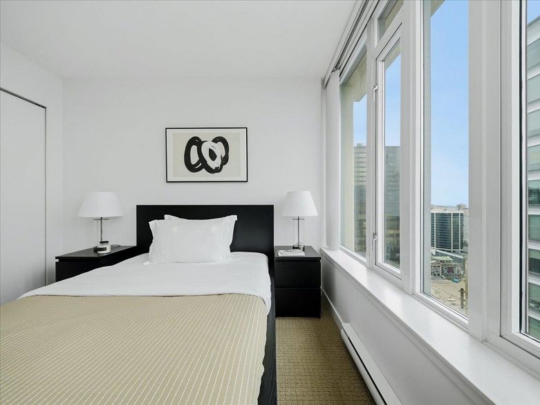 2807 610 Granville Street