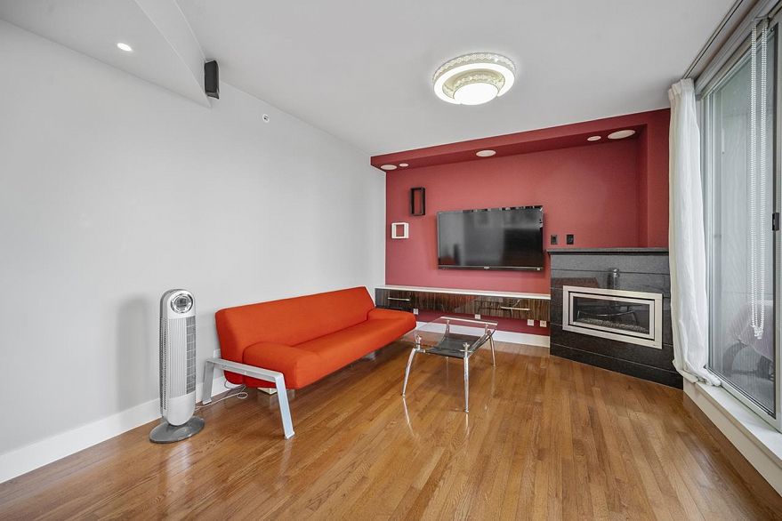 PH1003 1288 Marinaside Crescent