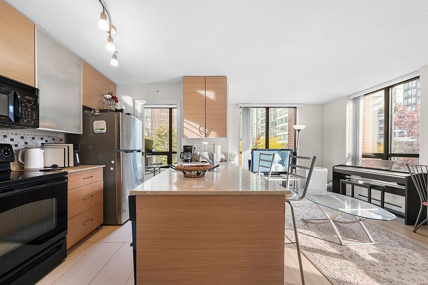 502 909 Mainland Street