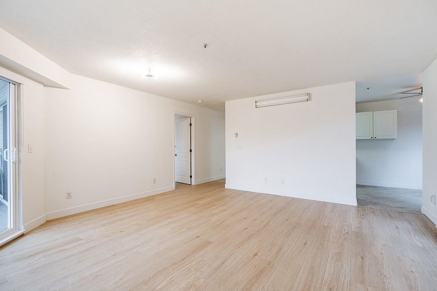 74 2733 E Kent Avenue North