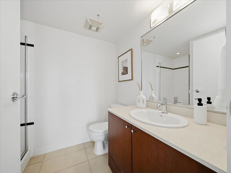 2807 610 Granville Street