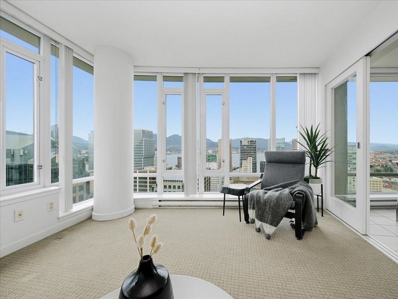 2807 610 Granville Street