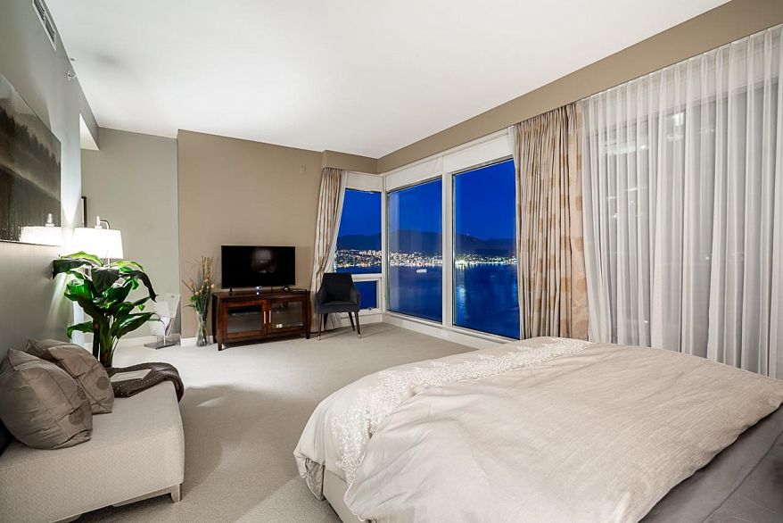 2202 1139 W Cordova Street