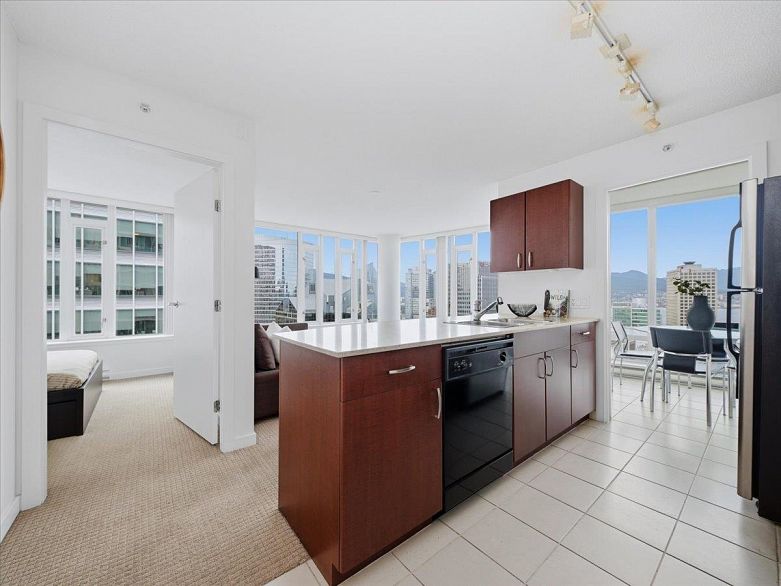 2807 610 Granville Street