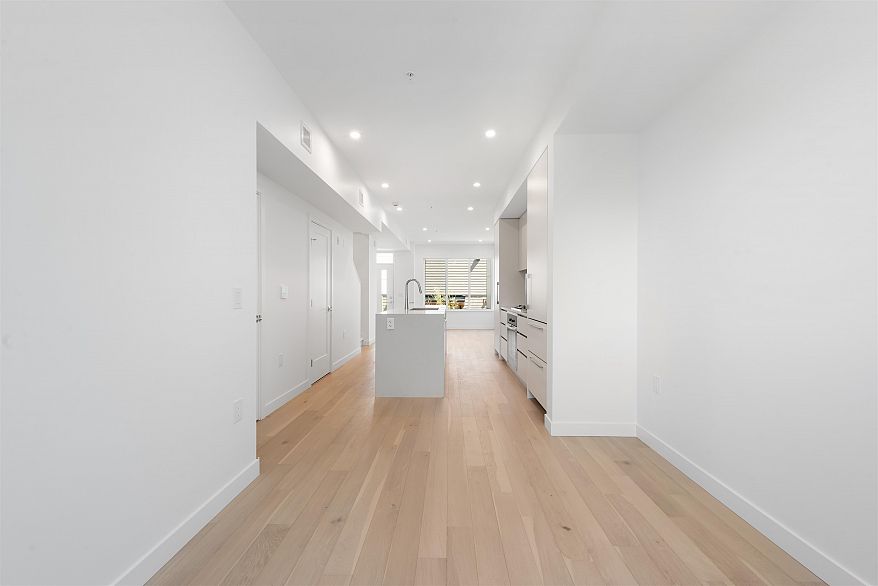 873 W 33rd Avenue