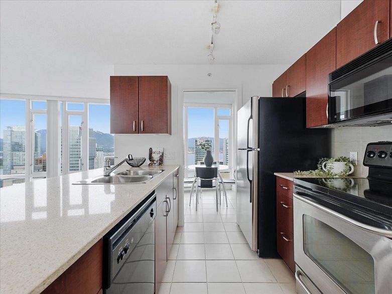 2807 610 Granville Street