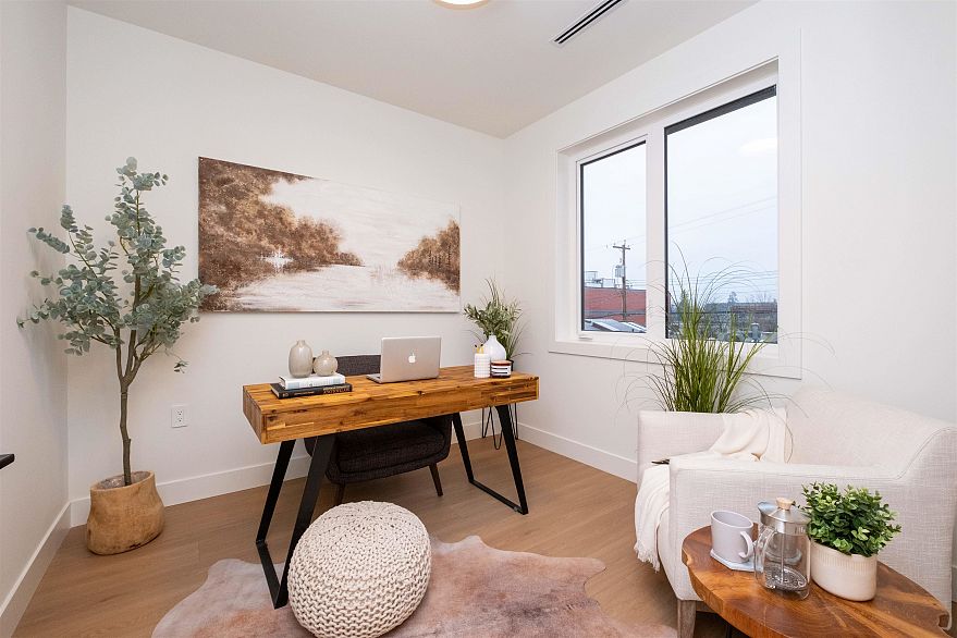 3 2667 E Pender Street