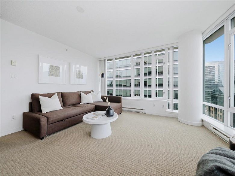 2807 610 Granville Street