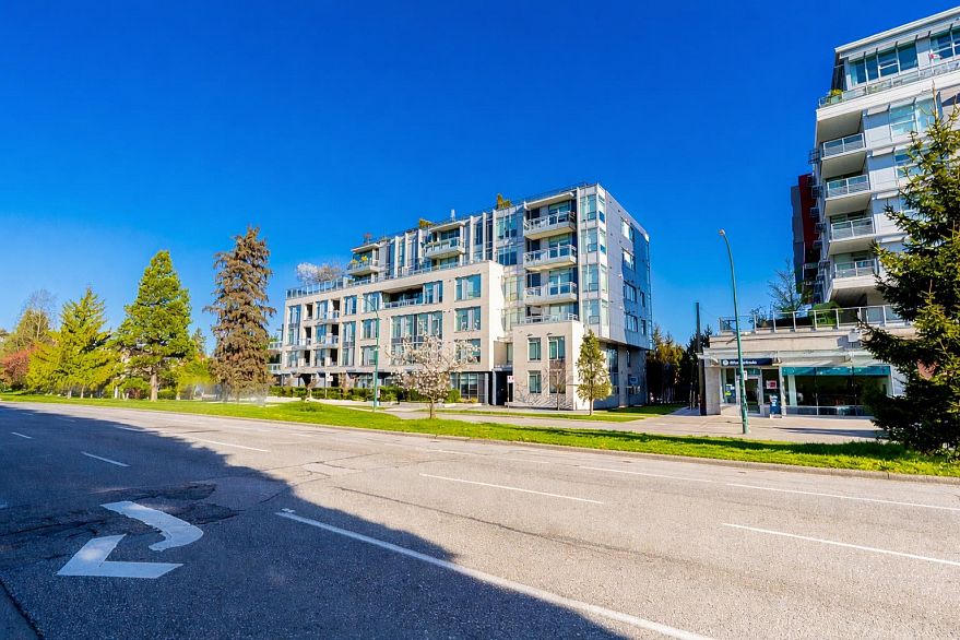 302 523 W King Edward Avenue