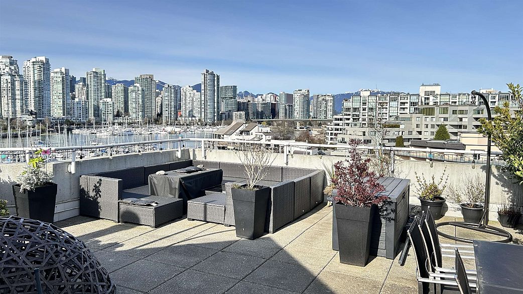 315 674 Leg In Boot Square