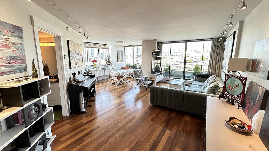 315 674 Leg In Boot Square