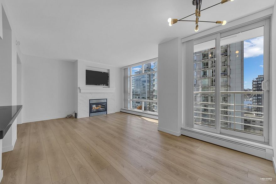 1707 1199 Marinaside Crescent