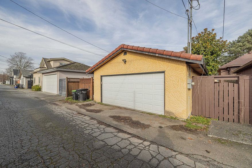 2638 Charles Street