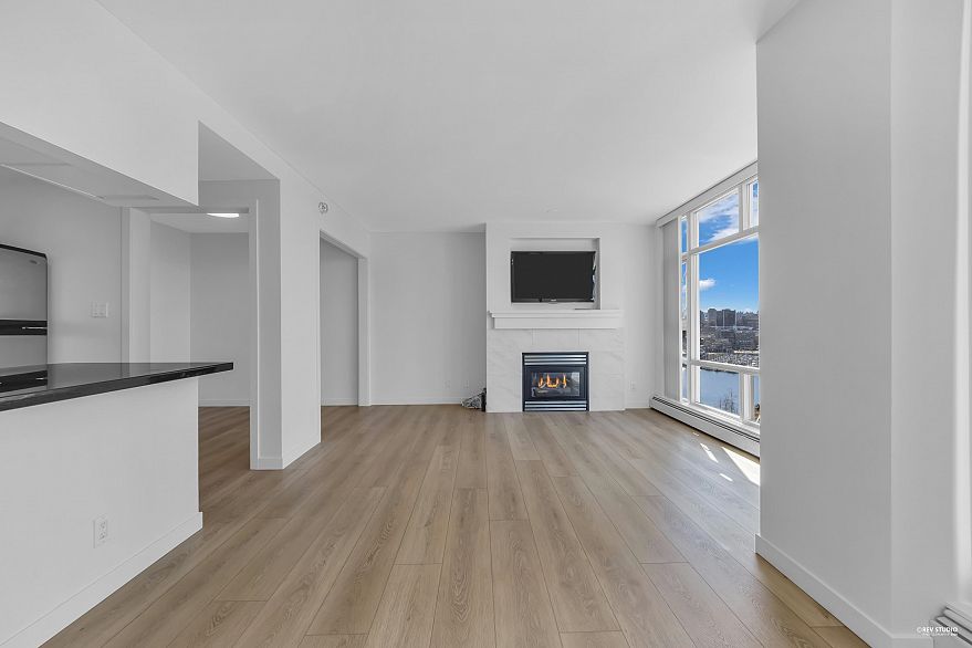 1707 1199 Marinaside Crescent