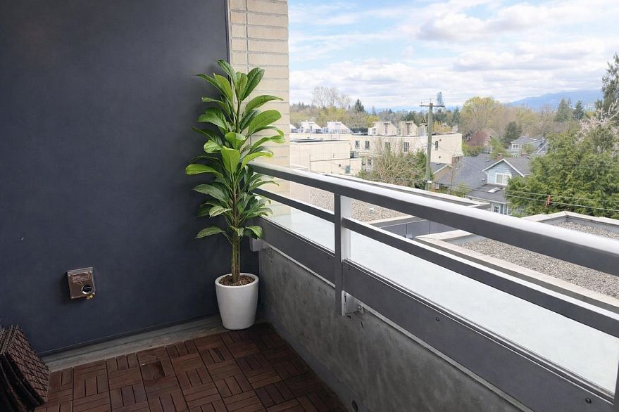 302 523 W King Edward Avenue