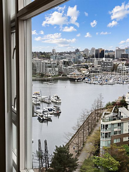 1707 1199 Marinaside Crescent