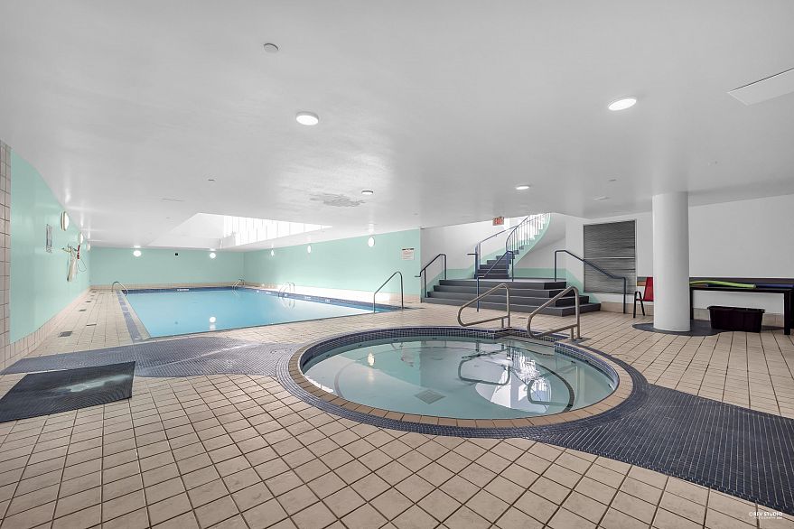 1707 1199 Marinaside Crescent