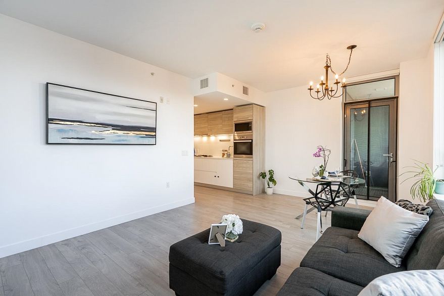 302 523 W King Edward Avenue