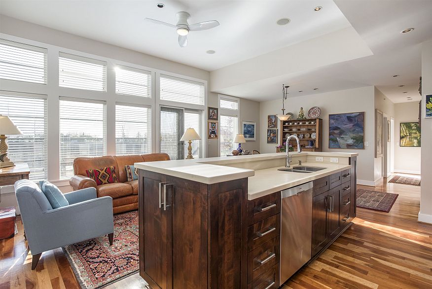 404 6328 Larkin Drive