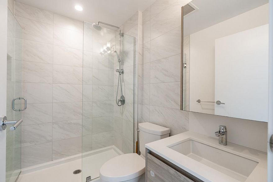 302 523 W King Edward Avenue